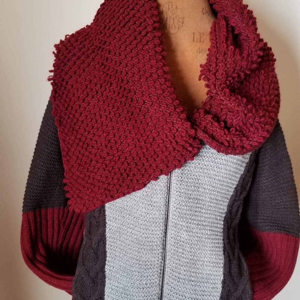 Woman zip down sweater L